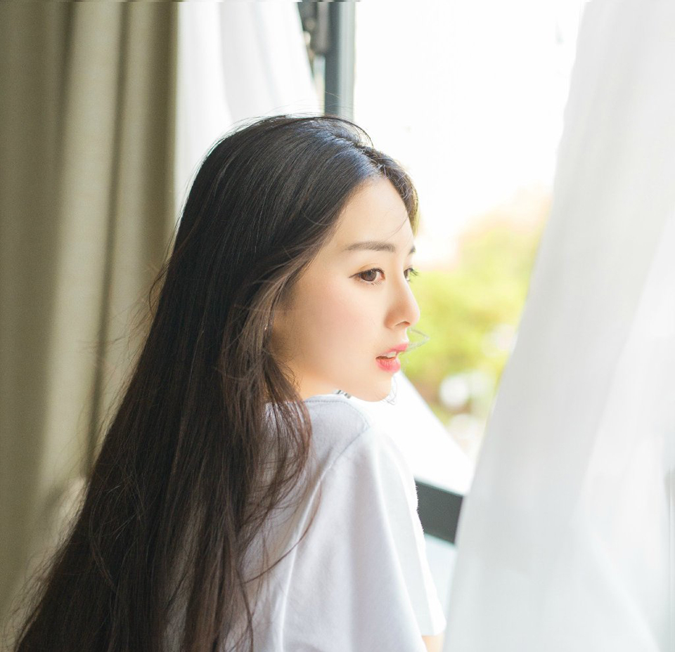 “以士元的性格，恐怕不日便会打来，江州新定，人心不稳，我需在此坐镇，同时请严颜将军联络昔日部将，说降巴郡各城，幼常，我意让你秘密潜入成都，暗中联络成都世家，想办法挑拨成都世家！”诸葛亮看向马谡，一边在地图上勾勒，一边沉声道。